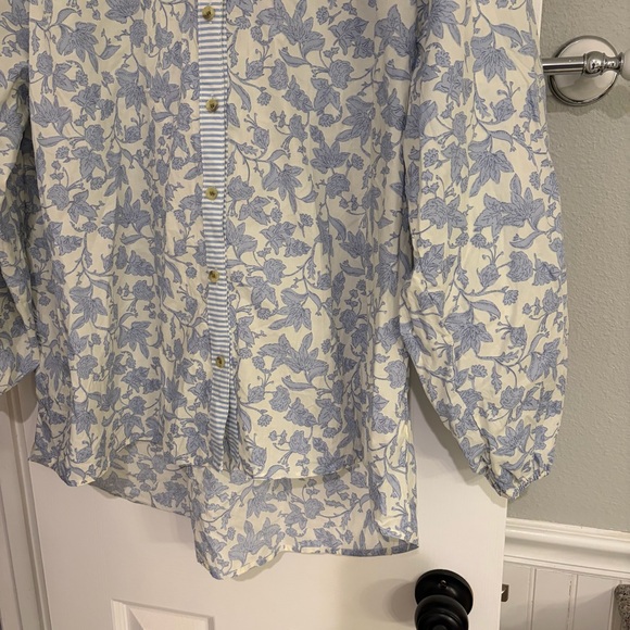 Chic Soul Blue and White Floral Top - Picture 3 of 8